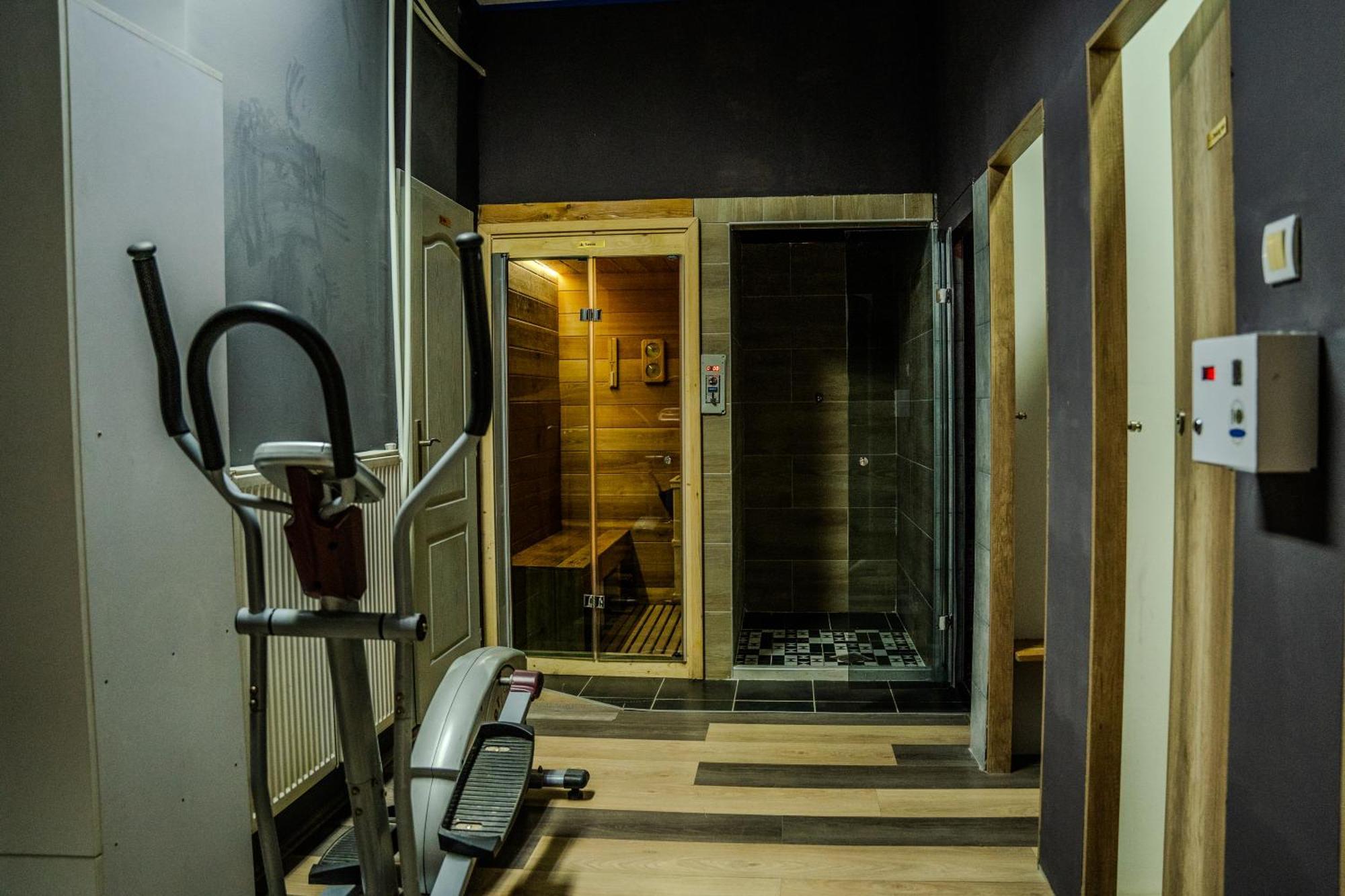 Plaza La - Night And Spa 斯雷姆斯卡米特罗维察 外观 照片